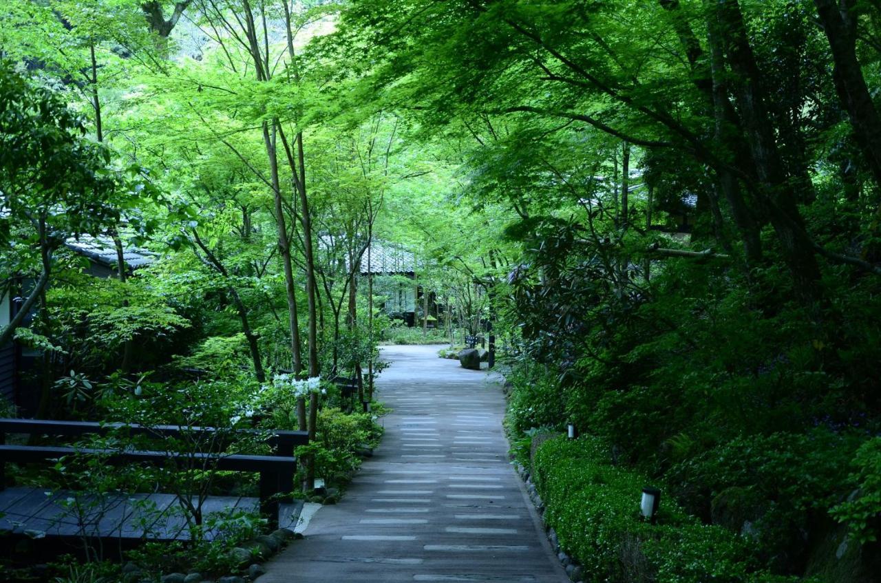 Kurokawa Onsen Oku No Yu Hotell Minamioguni Exteriör bild