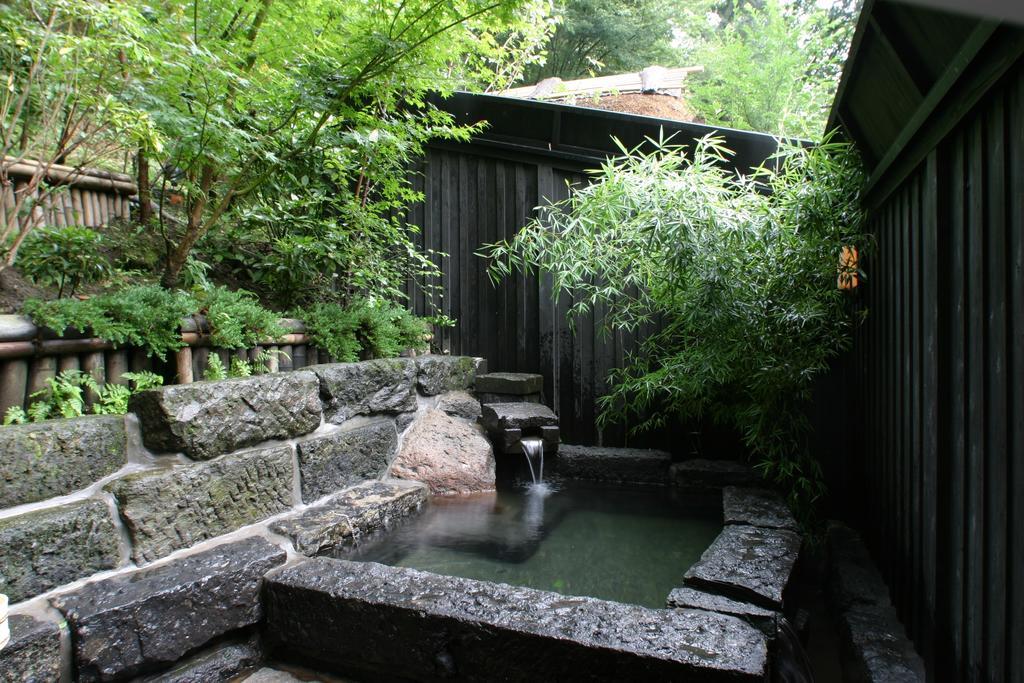 Kurokawa Onsen Oku No Yu Hotell Minamioguni Exteriör bild