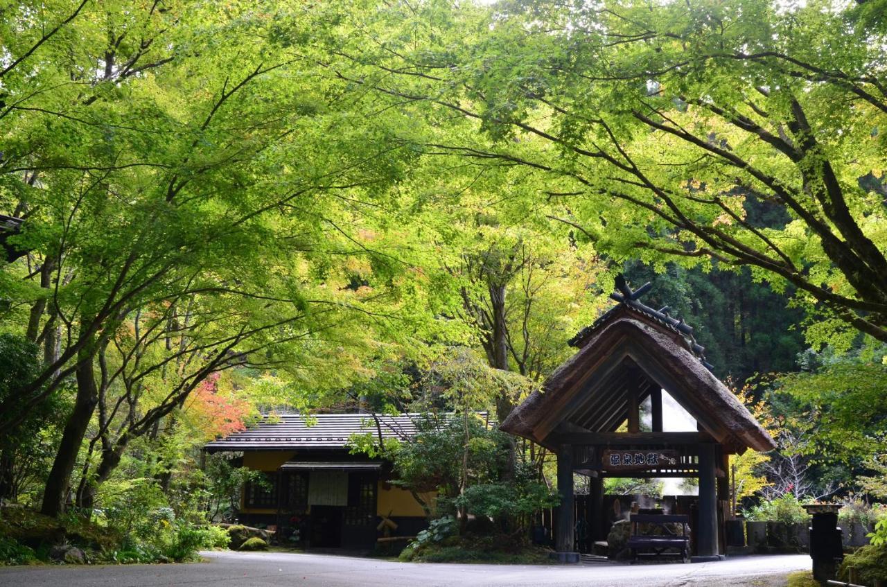 Kurokawa Onsen Oku No Yu Hotell Minamioguni Exteriör bild